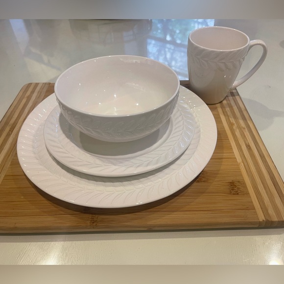Pfaltzgraff Dining Full Set Of Two Plates Bowl And Mug 8 Of Each